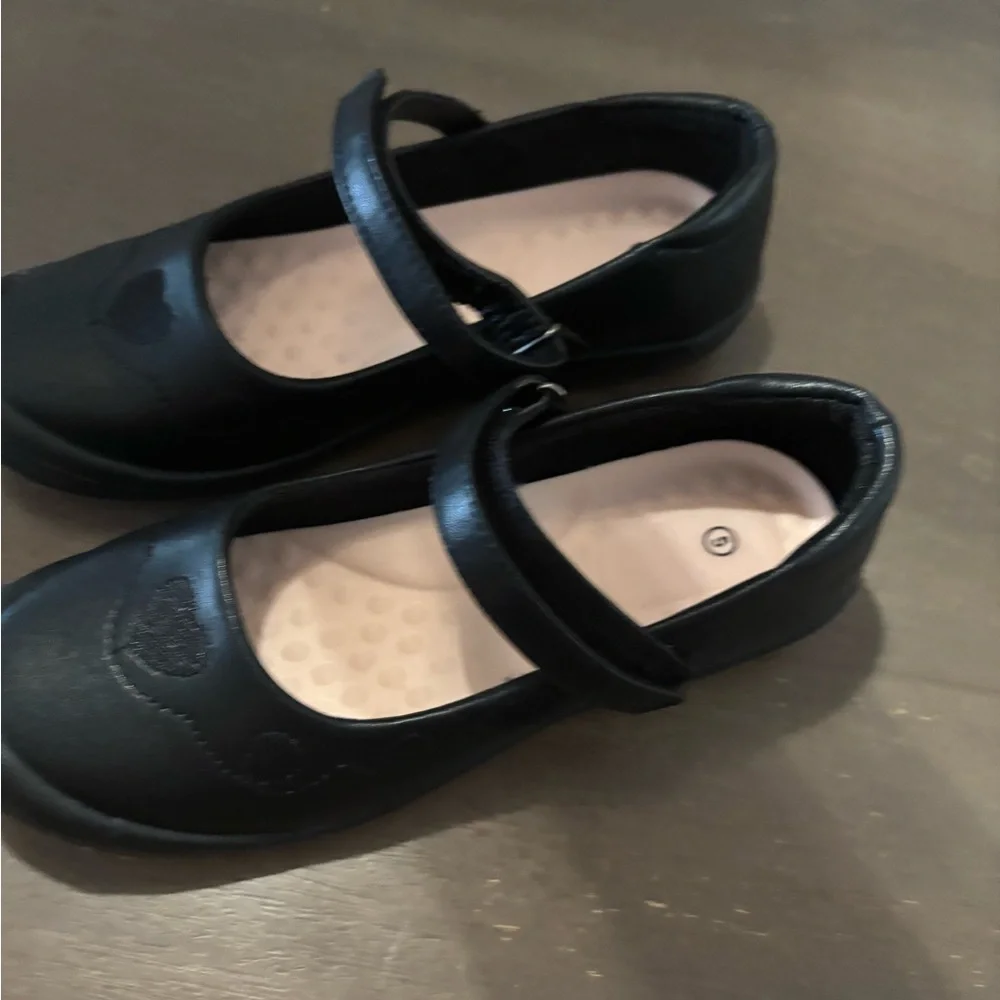 Classic Black Mary Jane Kids Shoes with Heart Detail Sz 5 Kids